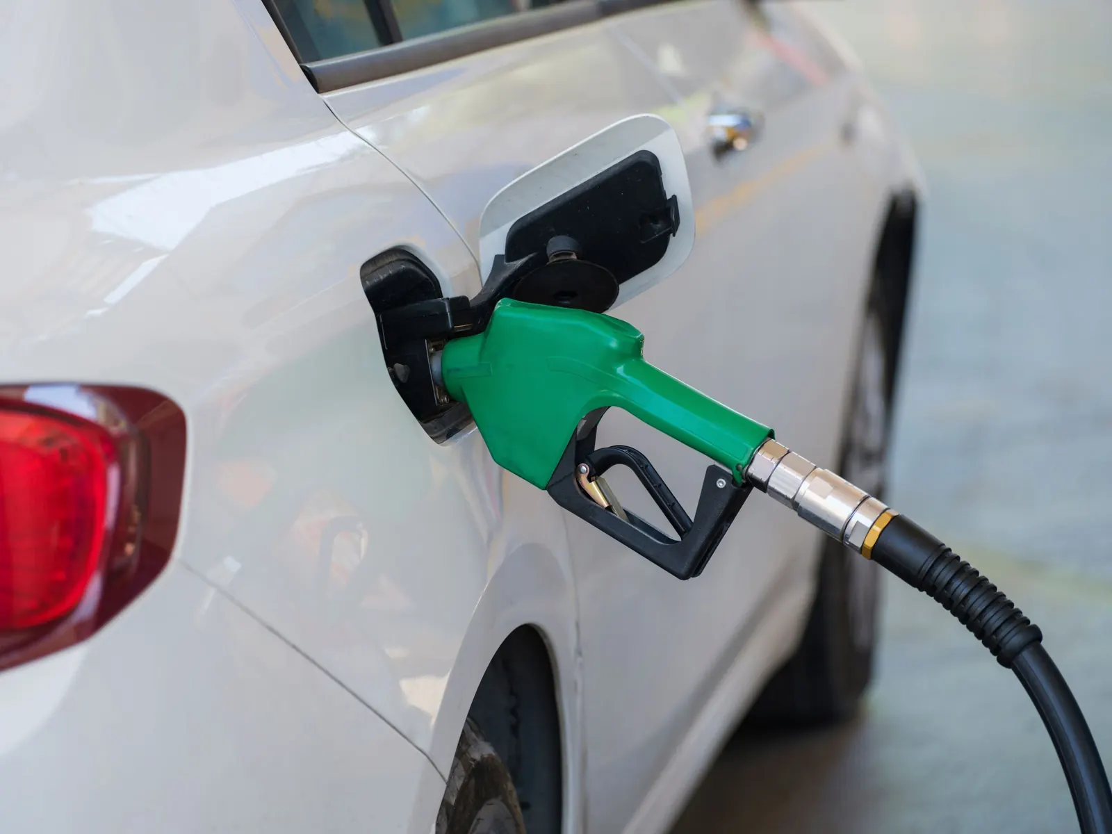 Refuelling a vehicle